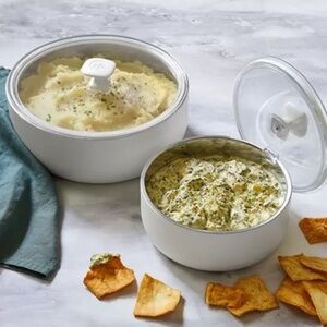 Pampered Chef insulated serving bowl set